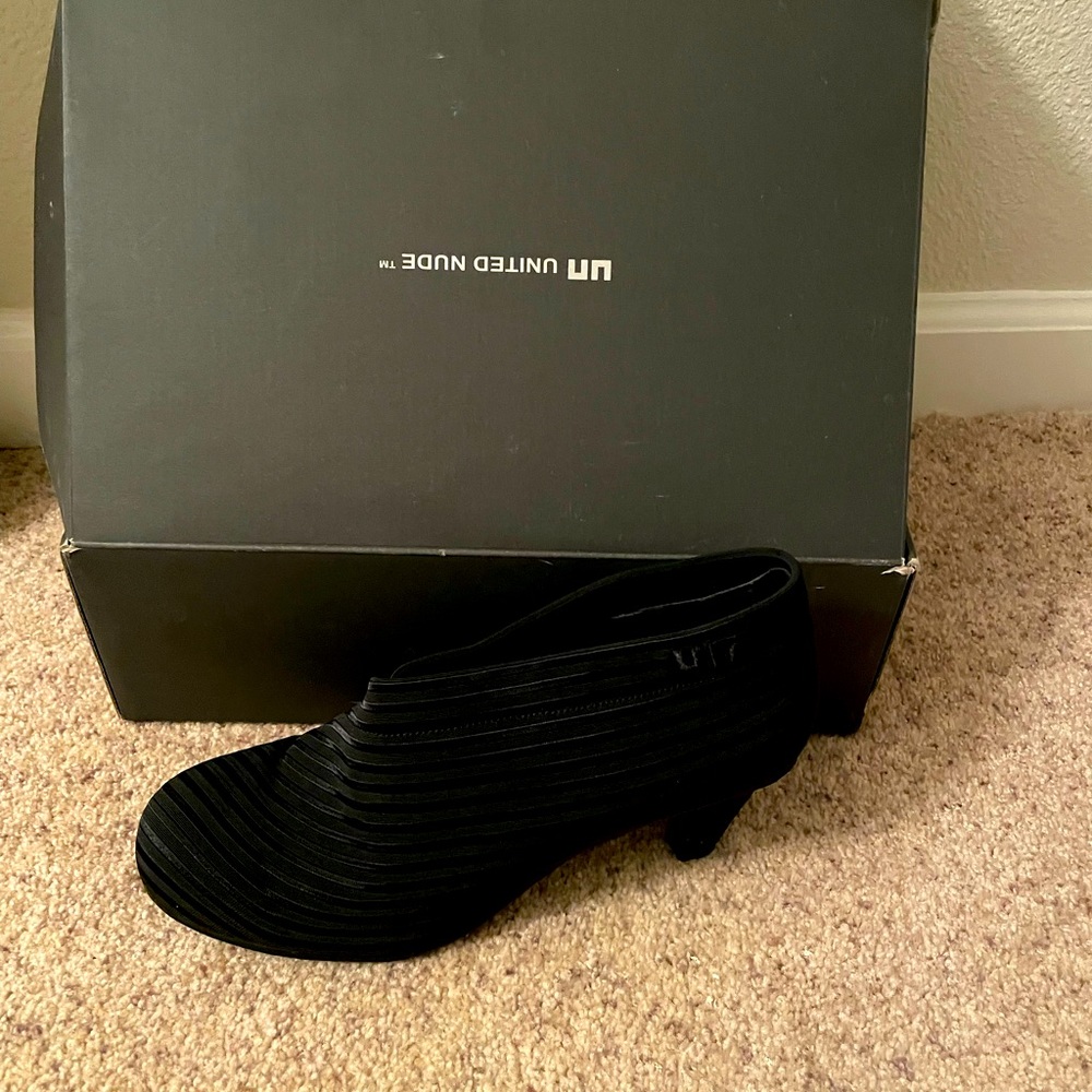 Super cute booties only worn once size 8 1/2 and in perfect condition. Receipt.